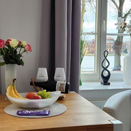 Das Ferienapartment Alexandrine Direkt Am Pfaffenteich Mit Eigenem Parkplatz Schwerin  Room photo