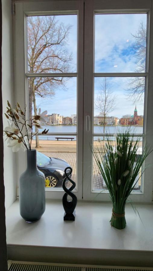 Das Ferienapartment Alexandrine Direkt Am Pfaffenteich Mit Eigenem Parkplatz Schwerin  Exterior photo